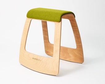 Chaise Ergonomique Postural en Bois H. cm 67 – Tabouret Oscillant - Coussin en Pure Lain Vierge Vert Pomme - Ecosostenible et Made in Italy