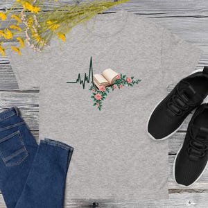 Romance Book Lover Shirt BookTok Tee for Readers Cozy Feminine T-Shirt Cute Book Club Gift Pastel Cottagecore Bookish Top