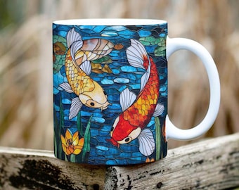 Tazza Koi Fish, stile vetro colorato, tazza in ceramica da 11 once con pesci, tazza da caffè Koi colorata, regalo per gli amanti dei pesci Koi, regalo di pesca, regalo acquatico