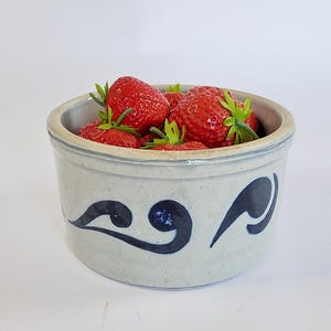 Tigela de cerâmica, 13 cm, cinza-azulada, grés de Westerwald, pote de banha vintage, pote para arenque, tigela para cachorro, tigela para gato, tigela para comida, pote de cerâmica