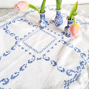 Bordsdekoration, korsstygn, ca 77 x 76 cm, blå och vit, korsstygn, broderad vintageduk, fyrkantig, klassisk Hamptons-stil