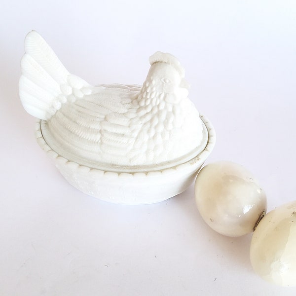 Weißes Glashuhn 13 cm, Henne auf Nest, Pressglas, Vintage Deckeldose, Butterhuhn, 70er Jahre, Glasdose, Opalglas, Glashenne, Milchglas