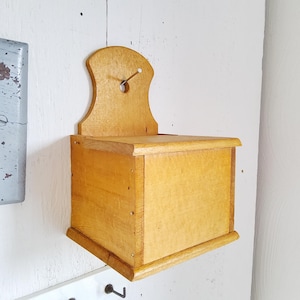 Wooden box with lid, 21 x 14 cm, vintage wooden box, wall box, flour box, box for onions, decoration, sewing kit, garden, storage, old wooden box