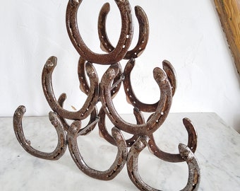 Wine rack made from 12 horseshoes, bottle stand, gift for riders and horse lovers, vintage iron equestrian wine rack, country house decoration