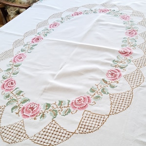 Large rectangular tablecloth 150 x 200 cm, large rose pattern, embroidered white and pink, vintage, romantic old tablecloth, linen, farmhouse