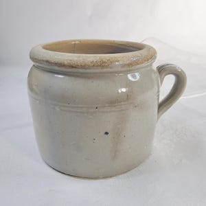 Confit Potaus Frankreich, Tontopf, getöpferter Vorratsbehälter oder Übertopf aus Keramik, 10,3 cm, Vase, graues Vintage Steinzeug