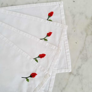 4 napkins, 33 x 26 cm, embroidered with a red rose, white vintage table linen, rectangular placemats, large napkins or placemats