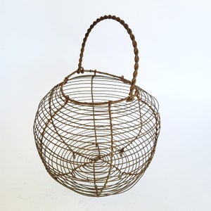 Ancient egg basket, true vintage metal basket rusted, salad spinner, planter, Fil de Fer, planter, garden decoration rust from France