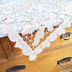 Doily bobbin lace, 45 x 43 cm, vintage lace doily, tablecloth, beige, small decorative doily, traditional, Flemish bobbin lace