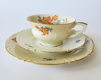 Sammelgedeck ca. 40 er Jahre mit Blumenmuster. 3 teiliges  Vintage Kaffeegedeck von Kahla, Blümchengeschirr, Sammeltasse, Mix Match Teetasse