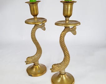 Candelieri con delfini o pesci, 2 pezzi, 23,5 cm, ottone, decorati e stilizzati, candelieri vintage, Art Nouveau, vittoriano