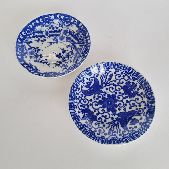2 small plates, blue and white bowls, ring trays,… - image 1