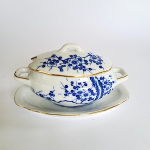 Porcelain box or mini terrine 15 cm, vintage porcelain dollhouse, jewelry box, candy box, lidded box, doll tableware blue and white