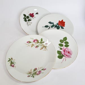 Set of 4 vintage dessert plates, roses in red and pink with gold rim, old cake plates from collector&#39;s items