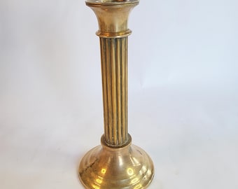Kerzenleuchter, 18 cm Vintage Messingleuchter mit Patina. Empire Form. Alter Kerzenständer für Stabkerzen, hoher eleganter Kerzenhalter
