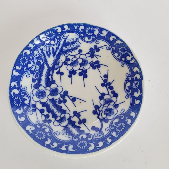 2 small plates, blue and white bowls, ring trays,… - image 4