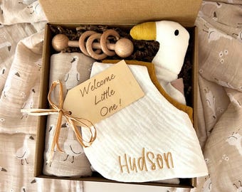 Neutral baby gift, Newborn baby gift, Baby gift box, boy baby shower gift, Baby gift set, Baby gift