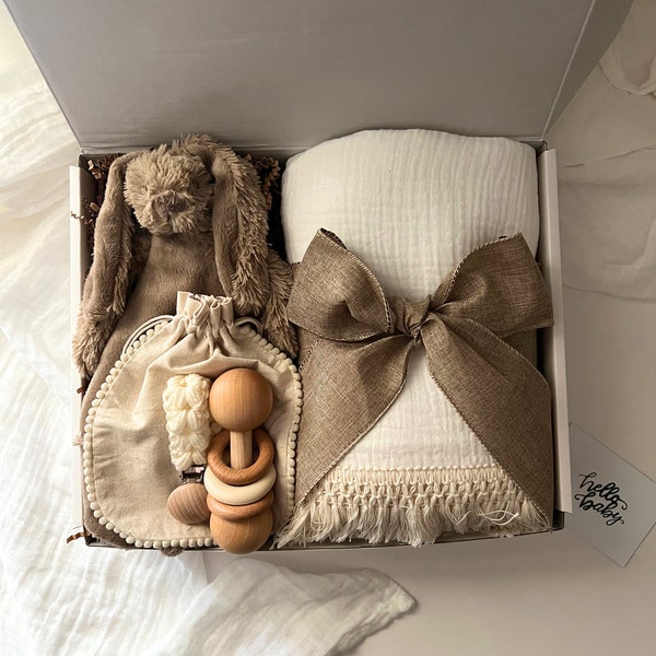Baby gift set, Neutral gift box, Baby gift set, Baby Shower gift, New baby gift. handmade crochet baby blanket, wood baby rattle