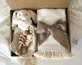 Baby gift set, Neutral gift box, Baby gift set, Baby Shower gift, New baby gift. handmade Knit baby blanket, gender reveal gift