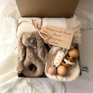 Baby gift box, Neutral Baby Gift, Baby Gift Set, Baby Boy, Baby Girl, Baby Blanket, Personalized gift tag, custom baby gift, Newborn gift