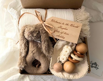 Baby gift box, Neutral Baby Gift, Baby Gift Set, Baby Boy, Baby Girl, Baby Blanket, Personalized gift tag, custom baby gift, Newborn gift