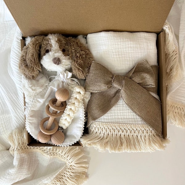 Baby gift set, Neutral gift box, Baby gift set, Baby Shower gift, New baby gift. handmade knit baby blanket, wood baby rattle