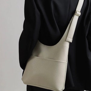 Vegan Flat Grain Leather Hobo Shoulder Bag Large Capacity Hobo Work Bag Leather Tote Bag with Pockets image 7