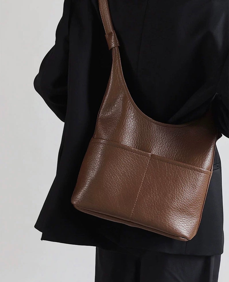 Vegan Flat Grain Leather Hobo Shoulder Bag Large Capacity Hobo Work Bag Leather Tote Bag with Pockets Coffee