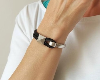 Spike half cuff flat black leather hokk fastening.