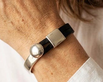 Half cuff button bracelet with black flat leather, Silver plated