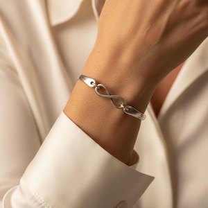 Filigranes Infinity Armband Silber, Armband Unendlichkeit, Ewige Liebe Schmuck, Symbolisches Geschenk Freundin, Zartes Silberarmband