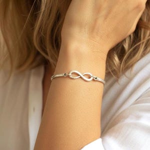 Silber Infinity Symbol Armband, bedeutungsvolles Geschenk, ewiger Liebesschmuck