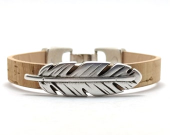 Bracciale con piume e sughero, gioielli boho in stile naturale