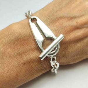 Unisex Tag Toggle Bracelet, T-Bar Chain, Cable silver Link, Modern Statement Jewelry, Edgy Toggle Tag Jewelry