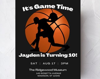 Puede incluir: Invitación de cumpleaños de baloncesto negra y naranja con una silueta de un jugador de baloncesto driblando el balón. La invitación dice "It's Game Time" y "Jayden is Turning 10!" con la fecha y la hora de la fiesta. La fiesta es en The Ridgewood Museum, 143 Rosetta Avenue, Madison, ST 12345. RSVP: MOM 123-456-7890.
