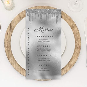Edytowalny srebrny szablon karty menu, srebrne brokatowe karty menu, karta menu urodzinowej kolacji, do wydrukowania