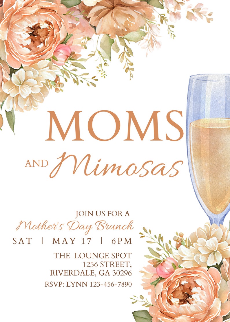 Może przedstawiać: Zaproszenie na brunch z okazji Dnia Matki z tekstem "MOMS AND Mimosas" w kolorze brzoskwiniowo-pomarańczowym. Zaproszenie zawiera datę, godzinę i miejsce wydarzenia. Tło zdobią akwarelowe ilustracje brzoskwiniowych i białych kwiat&oacute;w.