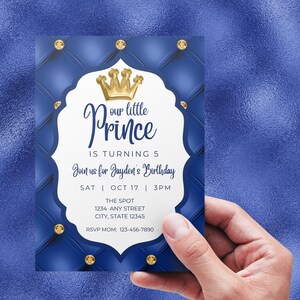 Może przedstawiać: Niebieskie i złote zaproszenie na urodziny z koroną i tekstem "our little Prince is turning 5. Join us for Jayden's Birthday. Sat | Oct 17 | 3PM. The Spot 1234 Any Street City, State 12345 RSVP Mom: 123-456-7890"