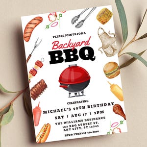 Puede incluir: Una tarjeta de invitaci&oacute;n blanca con texto rojo y negro que dice "Backyard BBQ" celebrando el cumplea&ntilde;os n&uacute;mero 40 de Michael. La invitaci&oacute;n incluye una parrilla roja y negra, un hot dog, una hamburguesa, una pierna de pollo, una botella de ketchup, una botella de mostaza, unas pinzas para asar y un delantal blanco.