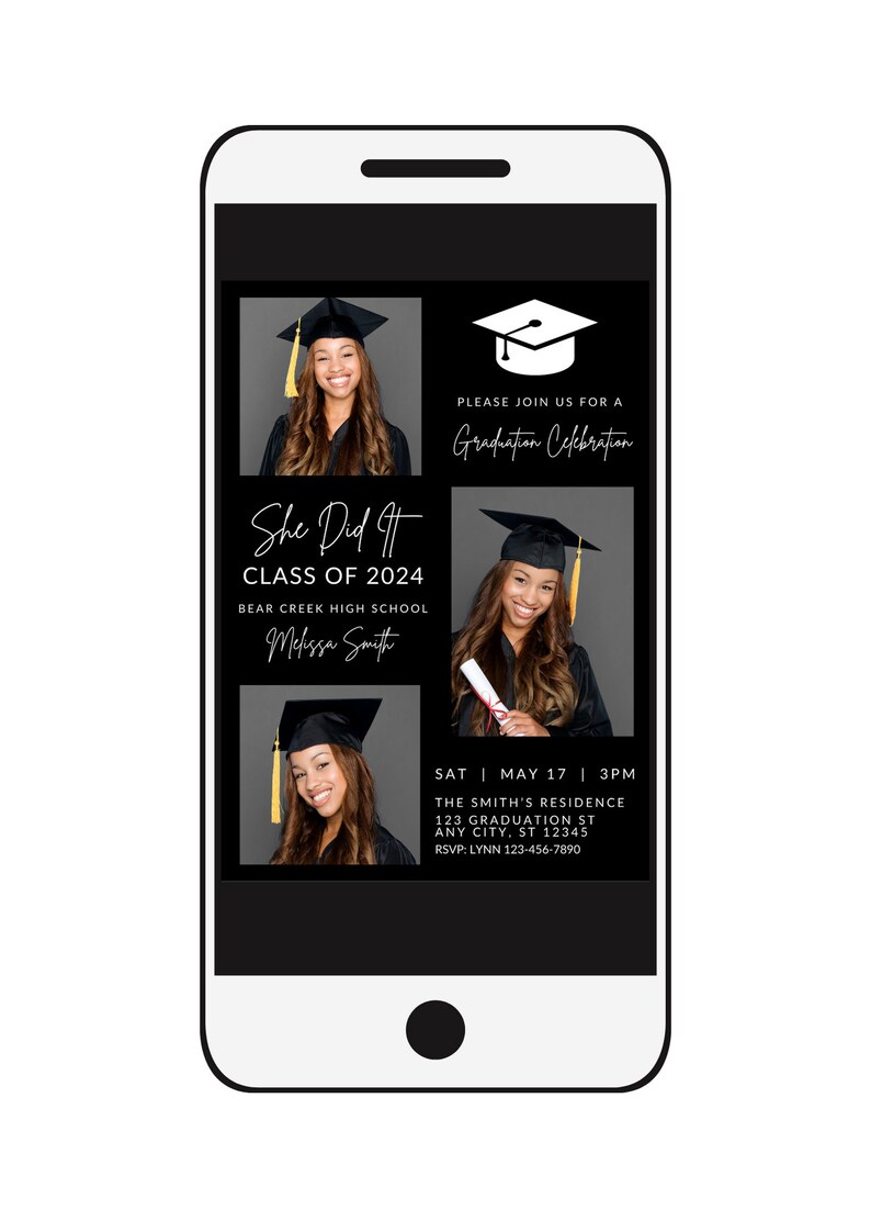 Puede incluir: Una invitaci&oacute;n de graduaci&oacute;n en blanco y negro con una foto de una mujer con un gorro y una bata. El texto dice "She Did It" Clase de 2024, Bear Creek High School, Melissa Smith. La invitaci&oacute;n incluye la fecha, la hora y el lugar de la celebraci&oacute;n de graduaci&oacute;n.