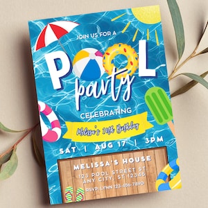 Pode incluir: Um convite para uma festa de piscina azul e amarela com uma piscina, um sol, um guarda-sol de praia, uma bola de praia, um salva-vidas e picolés. O texto diz "Join us for a Pool Party Celebrating Melissa's 10th Birthday Sat Aug 17 3PM Melissa's House 123 Pool Street St. Any City, ST 12345 RSVP: Lynn 123-456-7890".