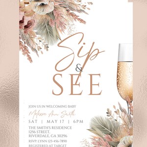 Może przedstawiać: Zaproszenie na baby shower z kwiatowym wzorem i kieliszkiem szampana. Zaproszenie zawiera napis "Sip & See" oraz imię dziecka, Melissa Ann Smith, datę i godzinę imprezy oraz miejsce. Zawiera r&oacute;wnież informacje dotyczące RSVP.