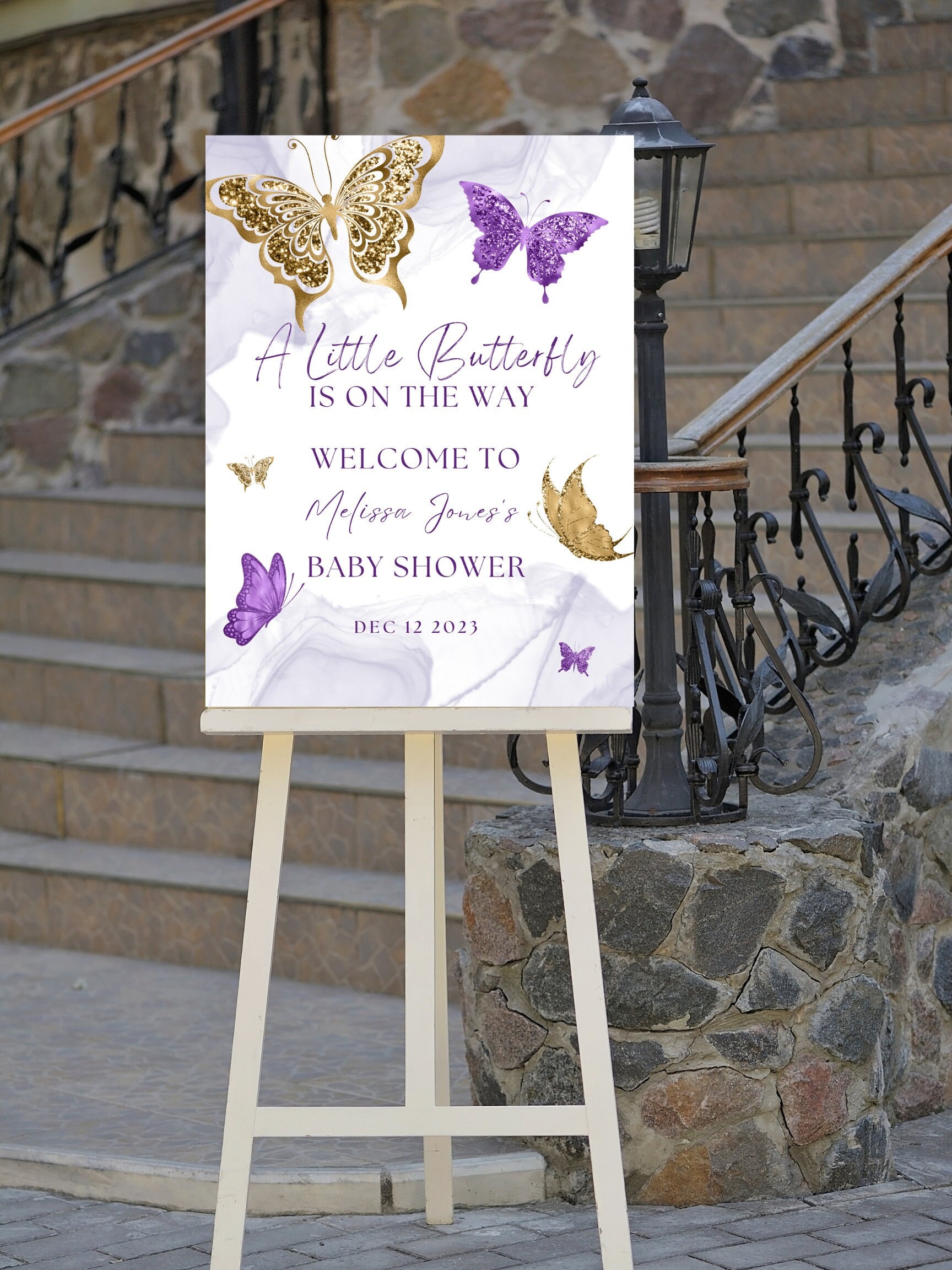 Tovaglia Baby Shot Decorativa A Tema Farfalle: 3 Pezzi Impermeabili 180x108cm – Rosa E Viola Con Scritta 'A Little Butterfly Is On The Way'