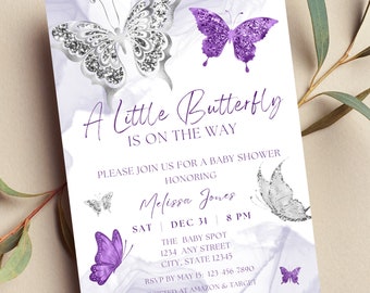 Invitación editable de baby shower de mariposa, una pequeña mariposa está en camino, mariposas moradas y plateadas, invitación imprimible o de texto