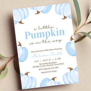 Invitación editable "A Little Pumpkin Is on the Way" para baby shower con calabaza azul, invitación para baby shower de otoño para niño, imprimible o digital