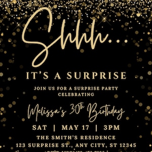 K&ouml;nnte beinhalten: Schwarze Einladung mit goldenen Glitzerakzenten. Der Text lautet "Shhh... Es ist eine &Uuml;berraschung" und k&uuml;ndigt Melissas 30. Geburtstagsparty an. Details sind Datum, Uhrzeit, Ort und RSVP-Informationen.