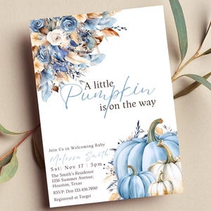 Invitación editable A Little Pumpkin Is on the Way para baby shower con calabaza azul, invitación boho floral otoñal para baby shower, imprimible o digital