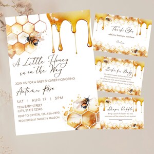 Paquete de invitaciones editables para baby shower con el mensaje A Little Honey is on the Way, invitación imprimible o digital