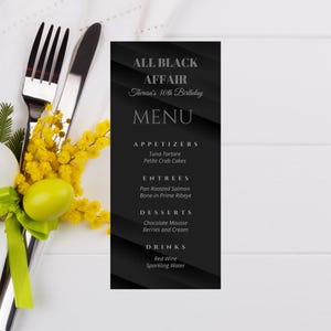 All Black Affair-menukaartsjabloon, menukaarten verjaardagsdiner, tafelmenu, trouwmenu, brunchmenu, bewerkbaar