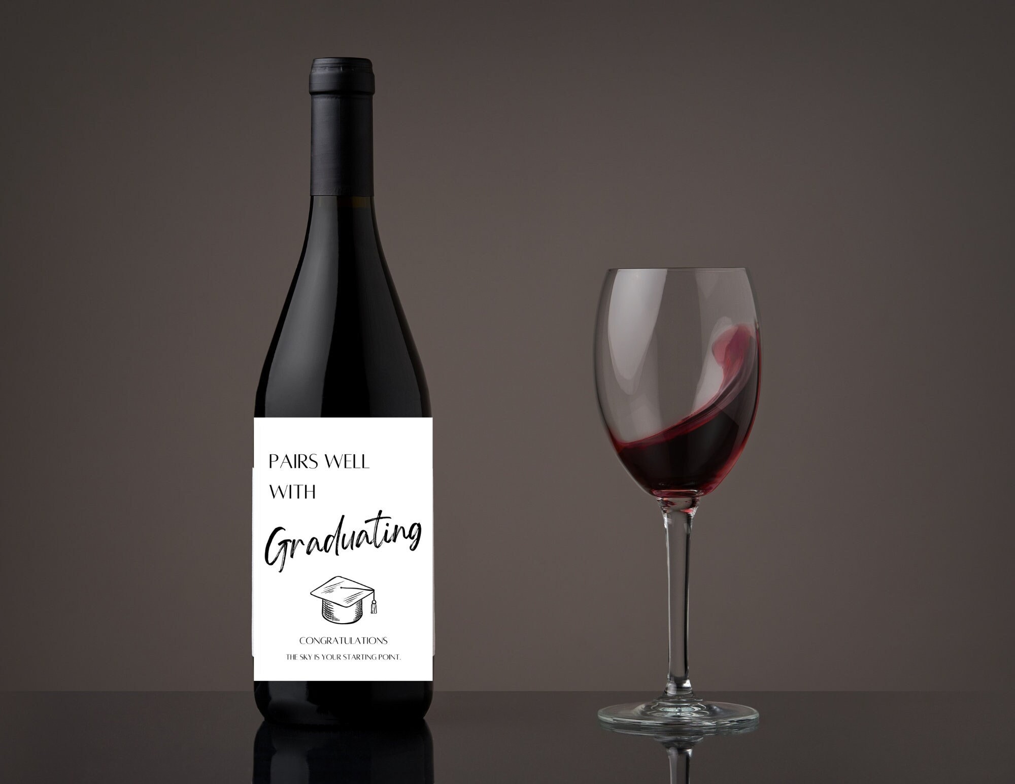 Bottiglia con etichetta personalizzata di vino IGT Toscana Rosso - Idea Regalo per laureato o bottiglia personalizzata la festa di laurea (0,75L, Cappello da laureato